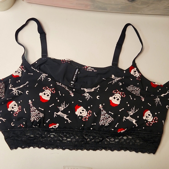 ❤️NWT VINTAGE TORRID BRA - CHRISTMAS SKULL BRALETTE - LIGHTLY LINED - LACE HEM - Picture 7 of 13